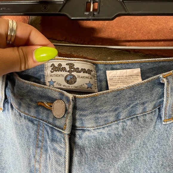 Vintage frayed edge denim shorts - Picture 5 of 6